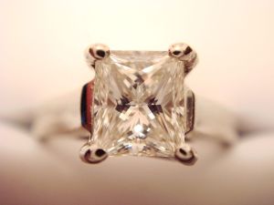800px-Diamond_ring_by_stephend9